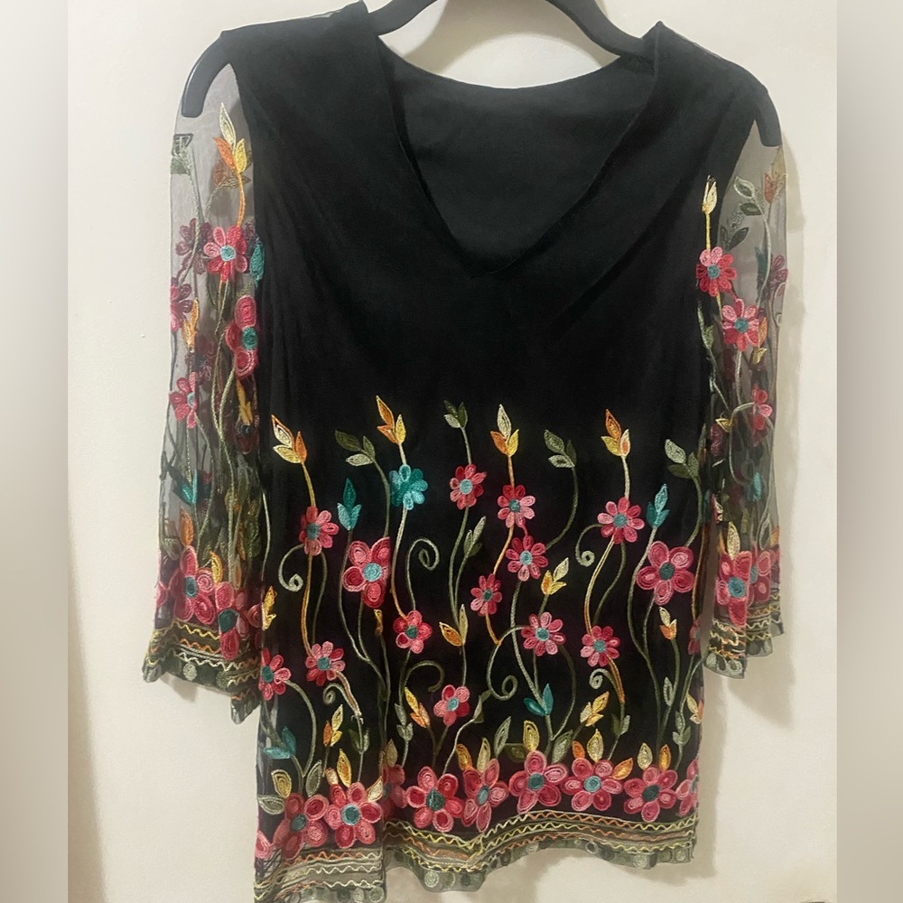 EMERY ROSE Floral Sheer Mesh Colorful Embroidered Blouse Top 3/4 Sleeves